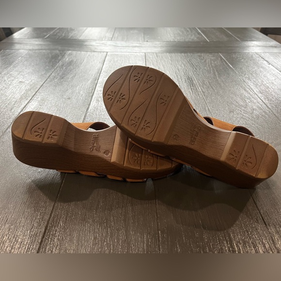 Dansko Tan Sandals- size 39 - Picture 2 of 4